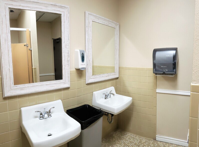 More Photos Of 227 NE Loop 820, Hurst Office For Lease