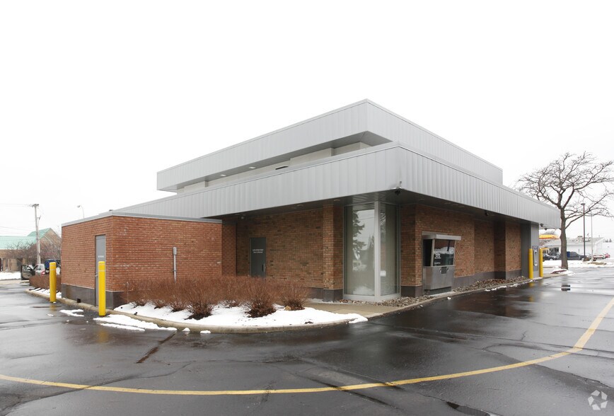 More Photos Of 20000 W 12 Mile Rd, Southfield Office For Lease