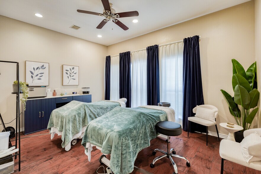 More Photos Of 12335 Hymeadow Dr, Austin Office For Sale