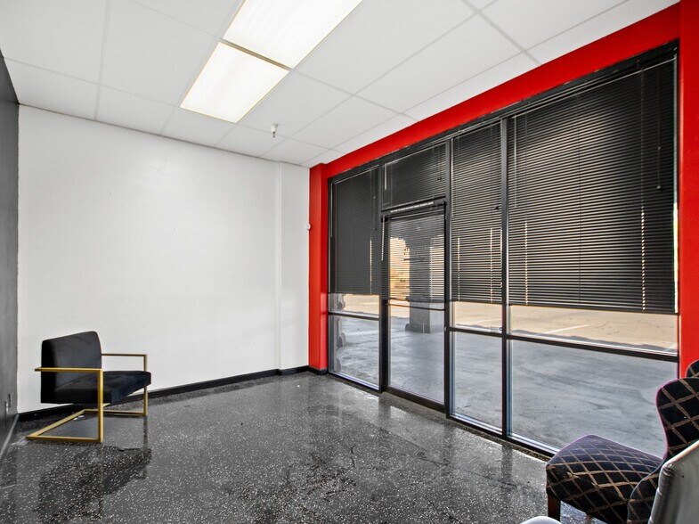 More Photos Of 2111 S Alma School Rd, Mesa General Retail For Lease