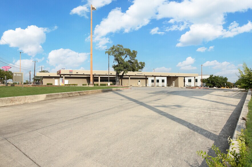 More Photos Of 5404 Wurzbach Rd, San Antonio Office For Sale