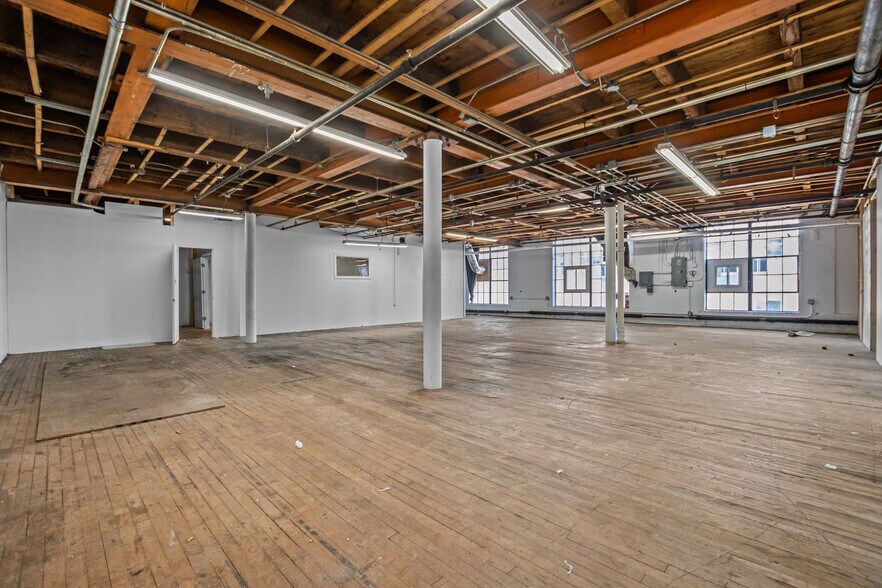 More Photos Of 165-167 Bow St, Everett Light Manufacturing For Lease