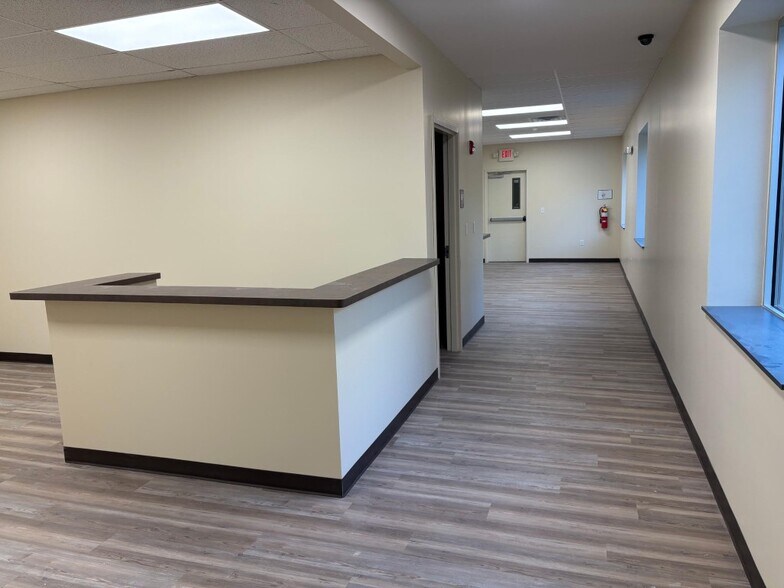 More Photos Of 503-527 New York Ave, New Castle Light Distribution For Lease