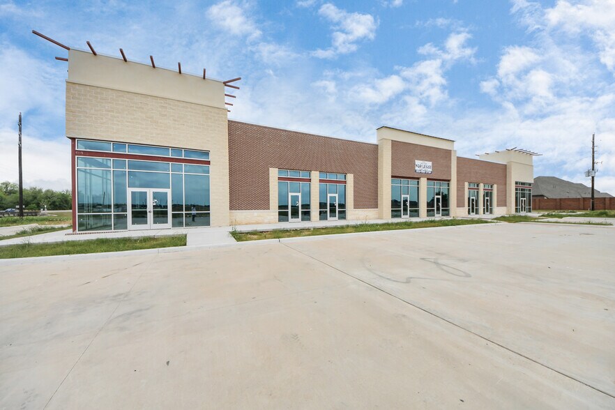 More Photos Of 440 Crown Garden Trail, Sugar Land Freestanding For Lease