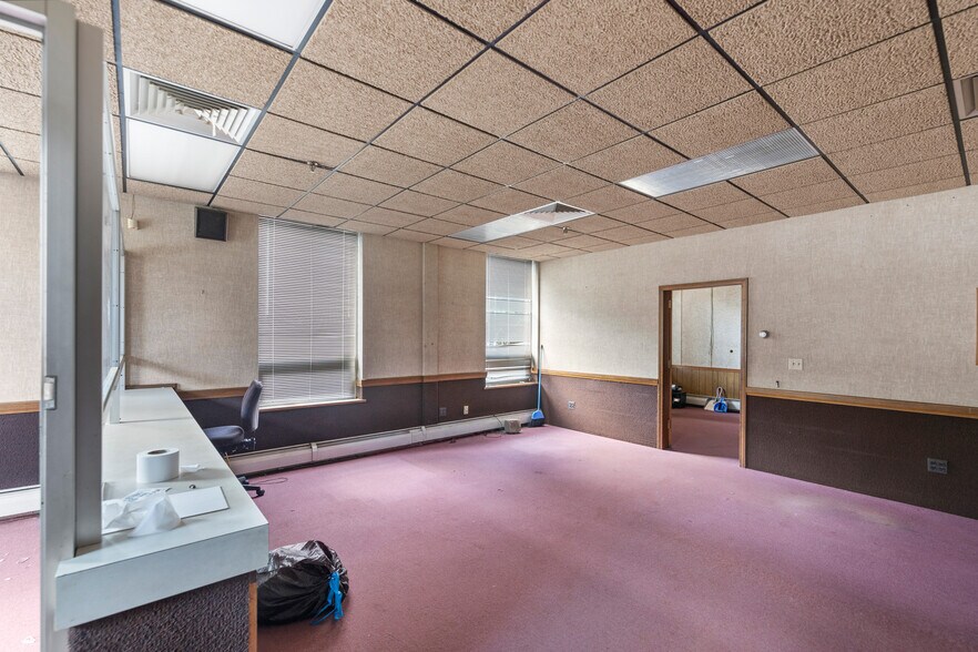 More Photos Of 35 Lower Grape St, Chicopee Warehouse For Sale