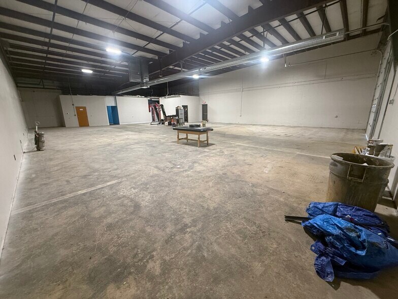 More Photos Of 5435-5437 Westwood Dr, Saint Charles Warehouse For Lease