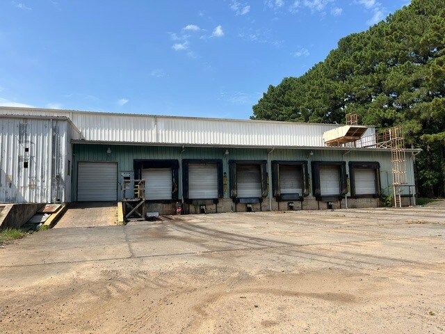 More Photos Of 301 Avenue 11 NW, Atkins Warehouse For Lease
