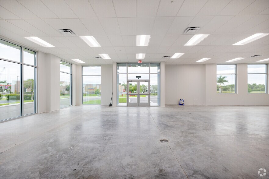 More Photos Of 14520 Global Pky, Fort Myers Warehouse For Lease