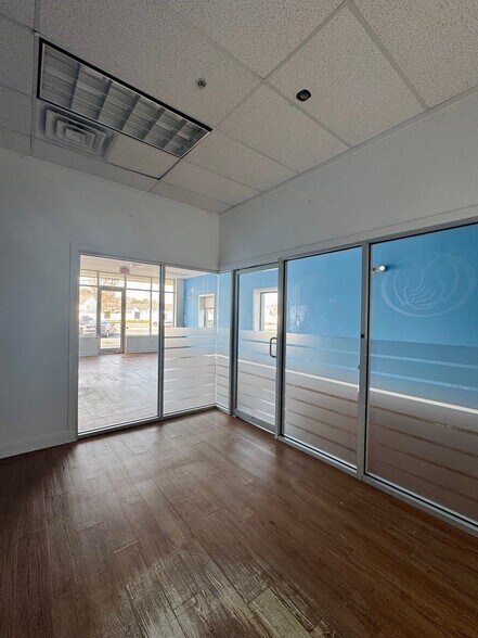 More Photos Of 19413 Jingle Shell Way, Lewes Storefront Retail Office For Lease