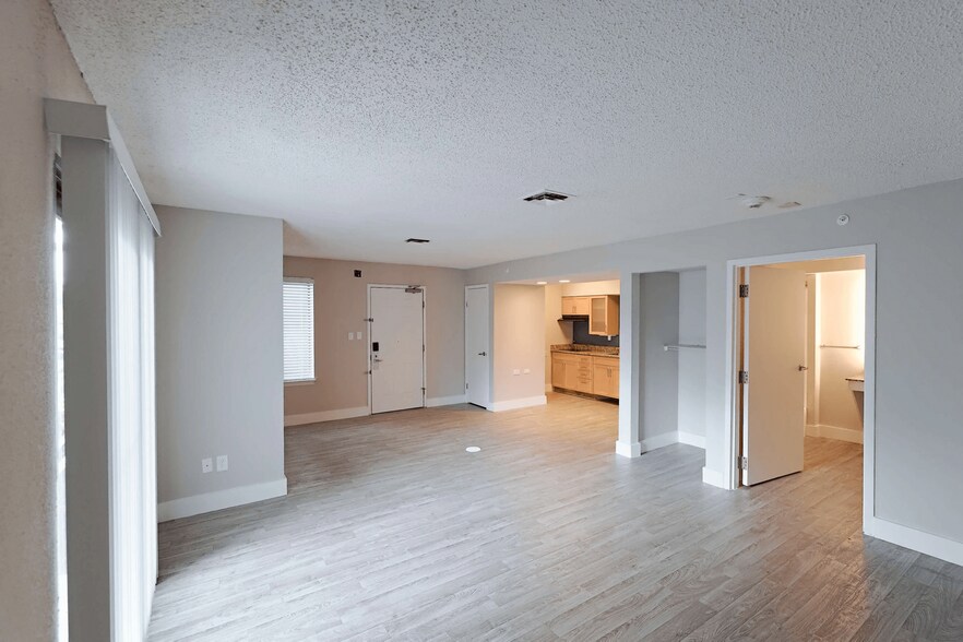 More Photos Of 13200 49th St N, Clearwater Apartments For Lease
