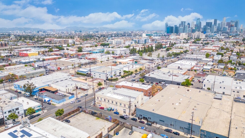 More Photos Of 3220 S Main St, Los Angeles Warehouse For Lease