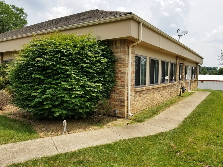 More Photos Of 2010 Bluestone Dr, Saint Charles Office For Sale