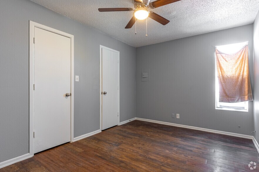 More Photos Of 222 N Dixie Blvd, Odessa Apartments For Sale