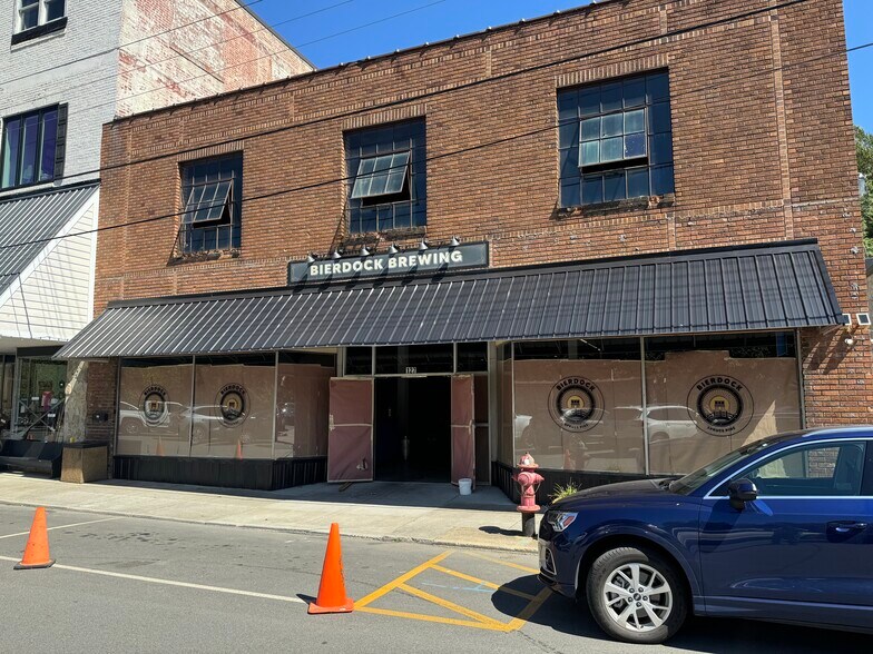Primary Photo Of 127 Locust St, Spruce Pine Bar For Lease