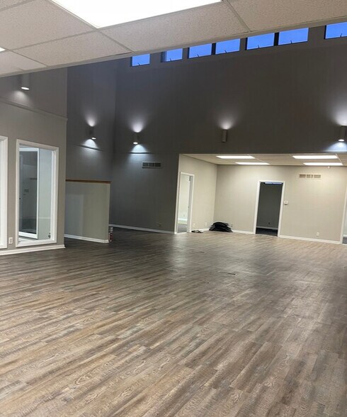 More Photos Of 5907 Highgrove Rd, Grandview Office For Lease