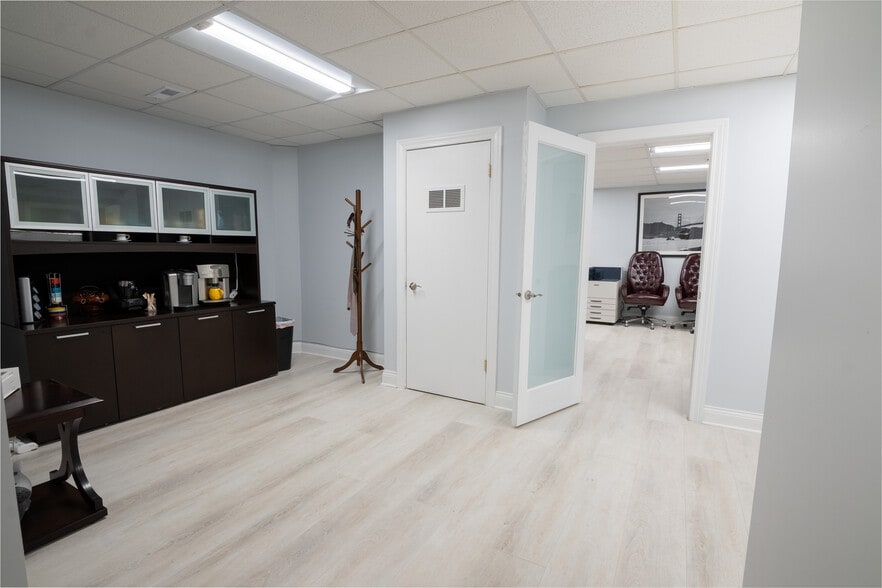 More Photos Of 6600 W College Dr, Palos Heights Medical For Sale