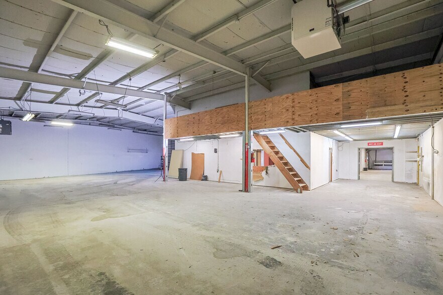 More Photos Of 97 N Clinton St, Poughkeepsie Light Manufacturing For Sale