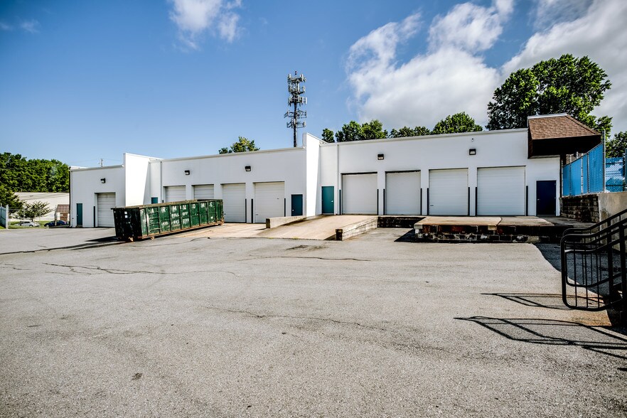 More Photos Of 7660-7680 Airpark Rd, Gaithersburg Light Distribution For Lease