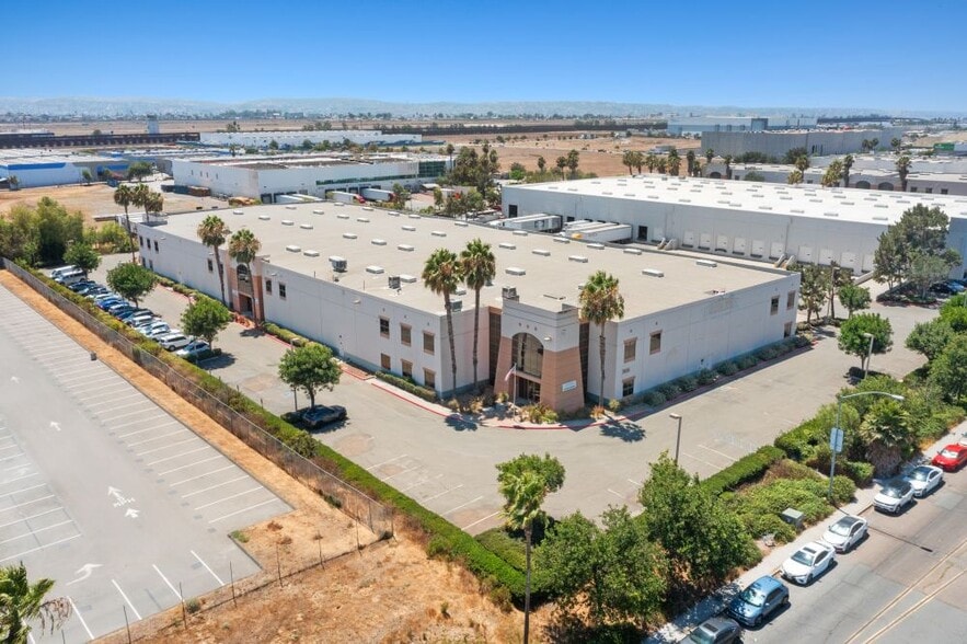 More Photos Of 7685 Siempre Viva Rd, San Diego Warehouse For Sale