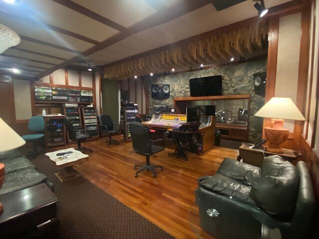 More Photos Of 170 Linden Oaks Dr, Rochester Office For Sale