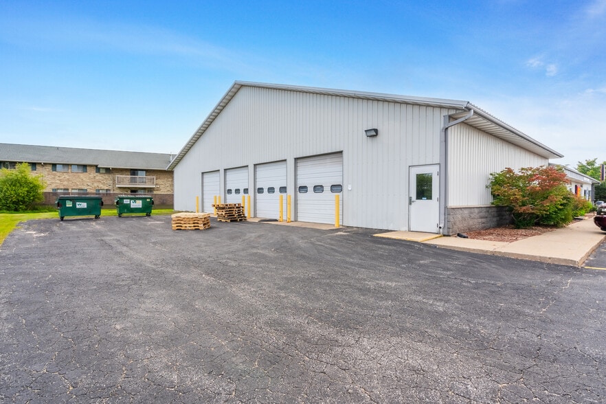 More Photos Of 821 Lime Kiln Rd, Green Bay Flex For Lease