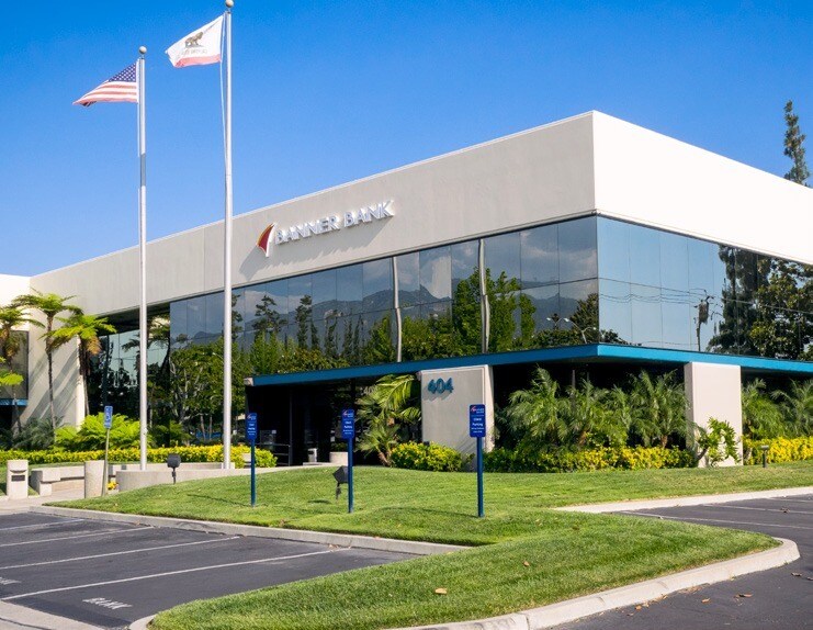 More Photos Of 402-408 E Huntington Dr, Monrovia Research And Development For Lease