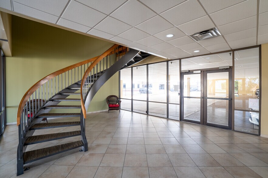 More Photos Of 4620 Sunbelt Dr, Addison Office For Sale