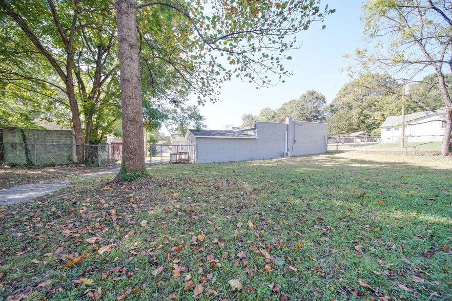 More Photos Of 239 Brookwood Ave NW, Concord Flex For Sale