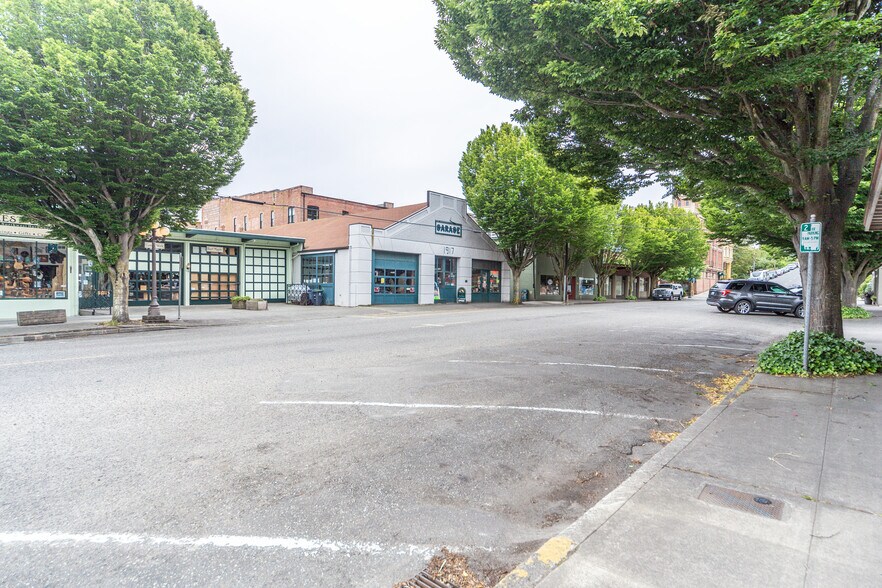 More Photos Of 802 Washington St, Port Townsend General Retail For Sale