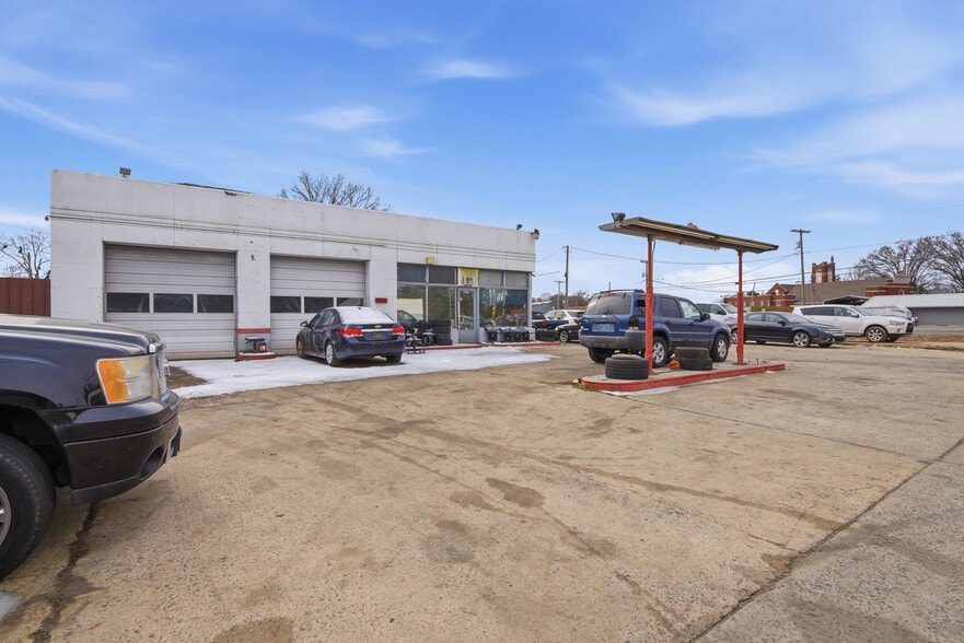 More Photos Of 226 S Linwood Rd, Gastonia Warehouse For Sale