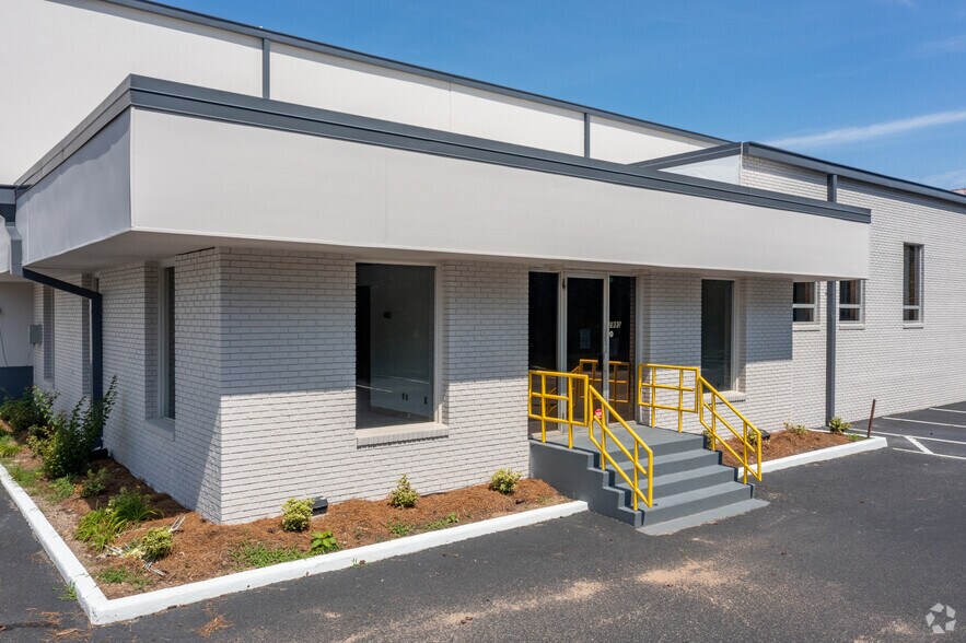 More Photos Of 1995 Lithonia Industrial Blvd, Lithonia Warehouse For Lease