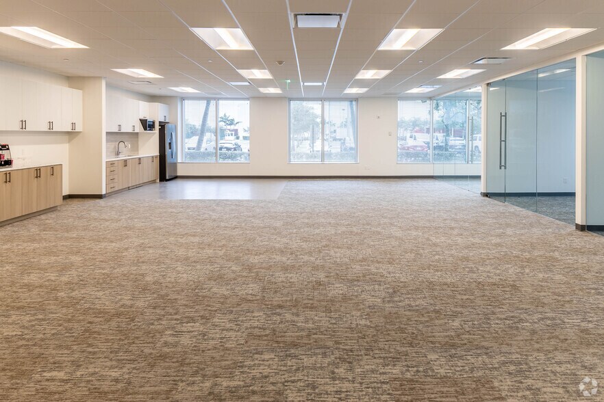 More Photos Of 9725 NW 117th Ave, Medley Unknown For Lease