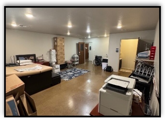 More Photos Of 200 Sydney Blvd, Thorndale Office For Lease