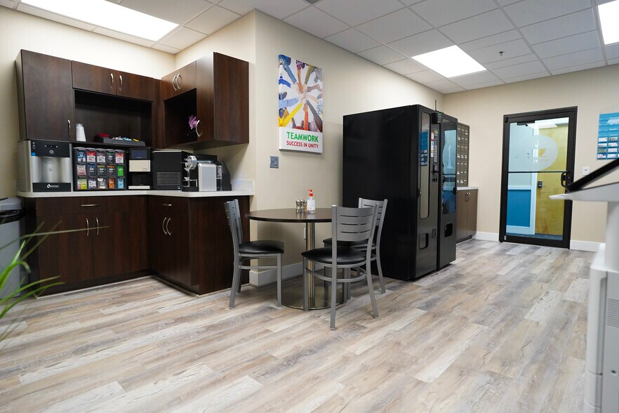More Photos Of 10570 S US Highway 1, Port Saint Lucie Coworking Space