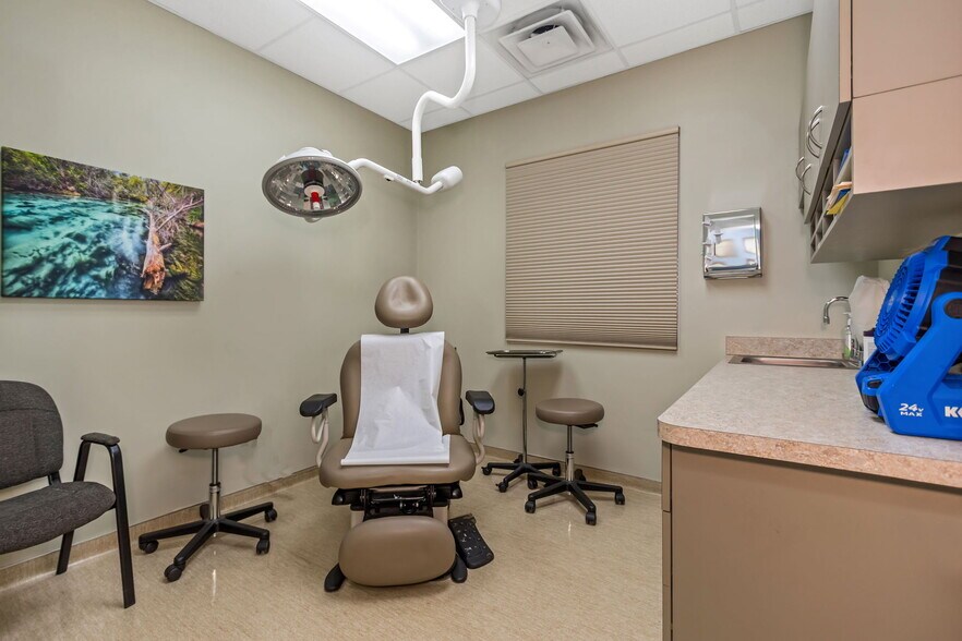 More Photos Of 7641 66th St N, Pinellas Park Medical For Sale