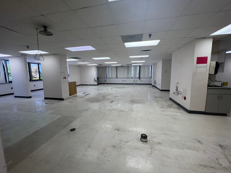 More Photos Of 420 Tamiami Trl S, Venice Medical For Sale