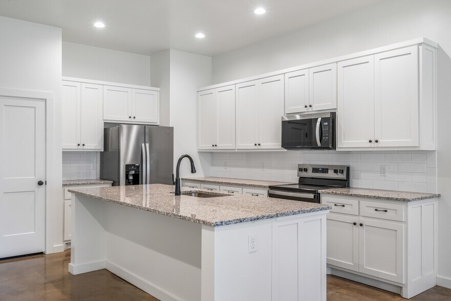 More Photos Of 1540 W Long St, Stephenville Apartments For Sale