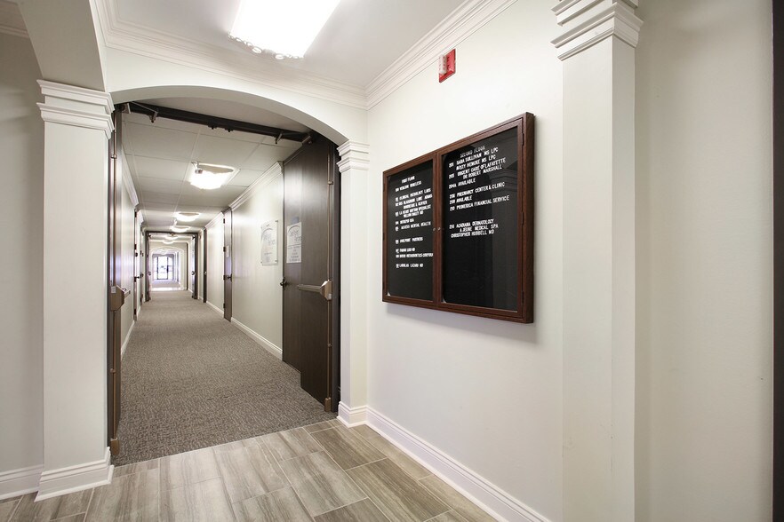 More Photos Of 913 S College Rd, Lafayette Medical For Lease