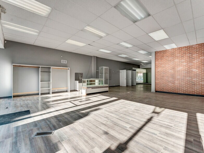 More Photos Of 622 3 St SE, Medicine Hat General Retail For Lease