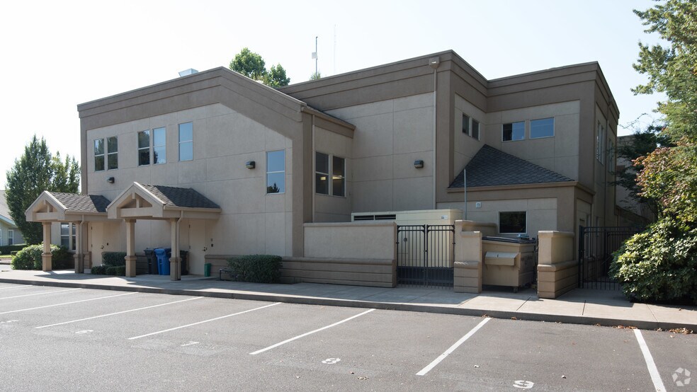 More Photos Of 1125 Darlene Ln, Eugene Medical For Lease