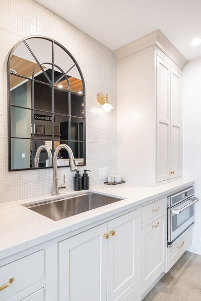 More Photos Of 1464 49th St NW, Seattle Office For Sale