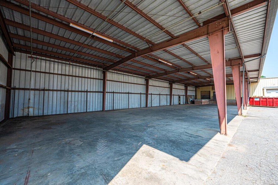 More Photos Of 1120 1st St W, Conover Distribution For Lease