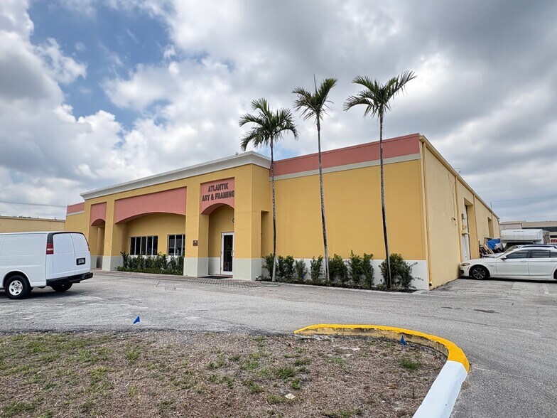 More Photos Of 121-125 NW 11th St, Boca Raton Warehouse For Lease