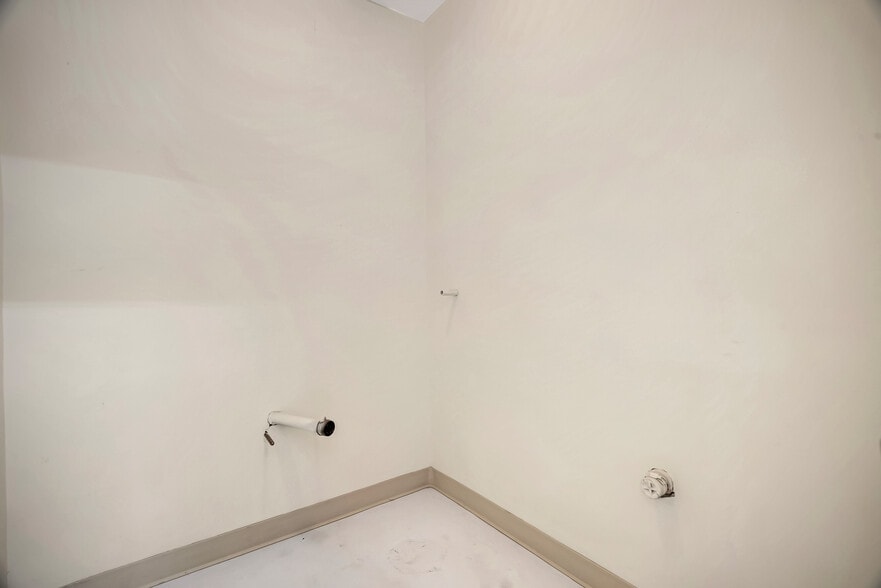 More Photos Of 11915 Inglewood Ave, Hawthorne Medical For Sale