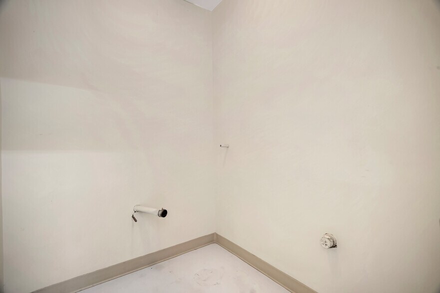 More Photos Of 11915 Inglewood Ave, Hawthorne Medical For Sale