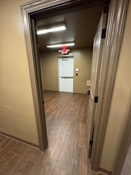 More Photos Of 2301 Oak St, Abilene Unknown For Lease