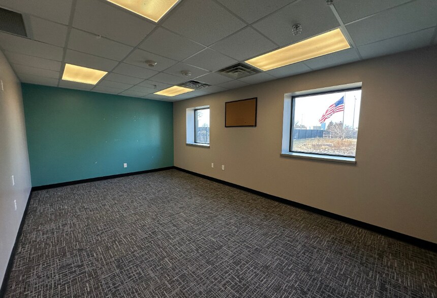 More Photos Of 711 N Lake Ave, Sioux Falls Office For Sale