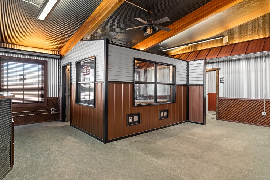 More Photos Of 6797 E Wildcat Rd, Evansville Warehouse For Sale