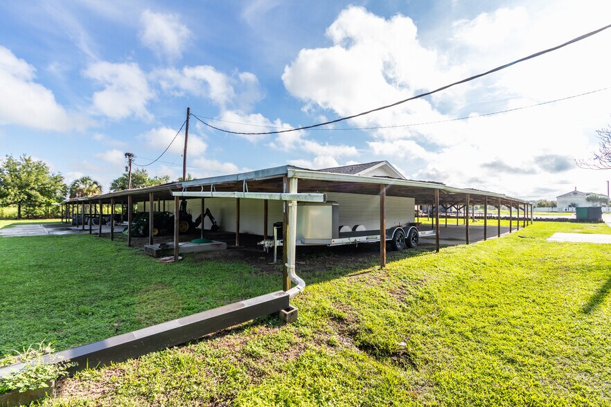More Photos Of 6901 S 78th St, Riverview Warehouse For Lease