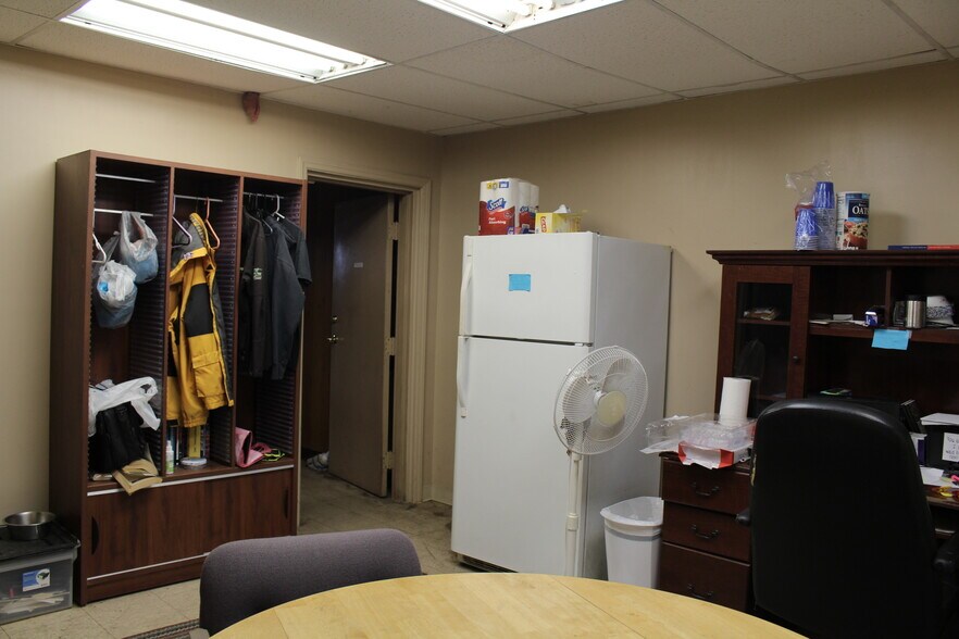 More Photos Of 994 Rhyne Rd, Clover Light Manufacturing For Sale